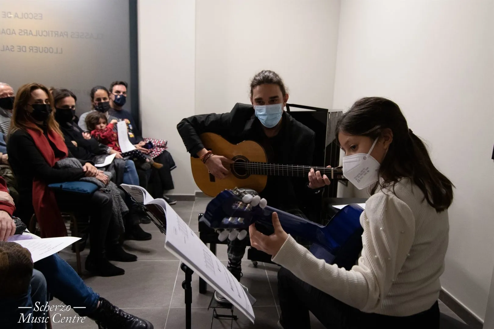 clases de guitarra en reus Tarragona Scherzo Music Centre (1) clases de guitarra en reus Tarragona Scherzo Music Centre (1)